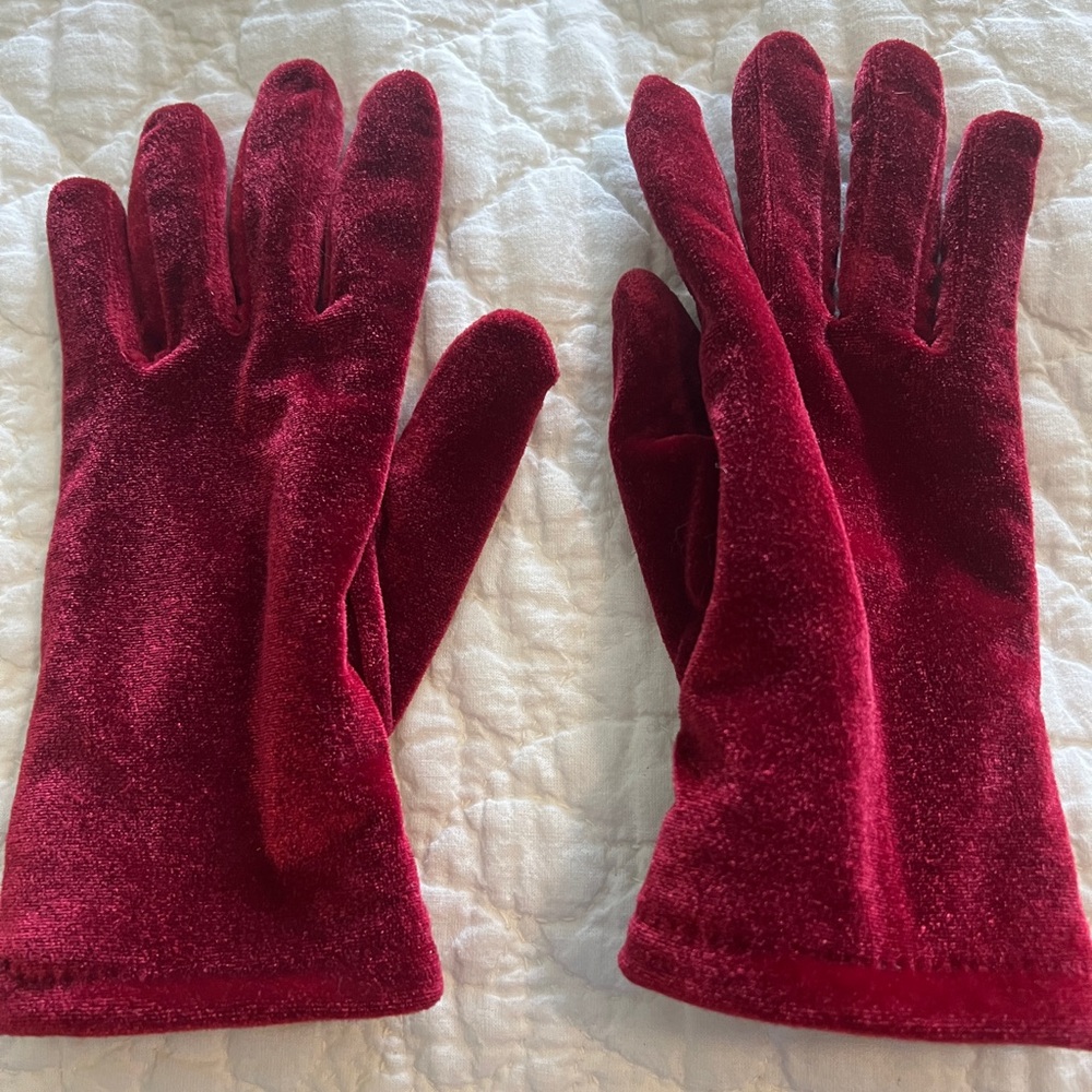 Worthington clean red plush thinsulate gloves, size sm-med,